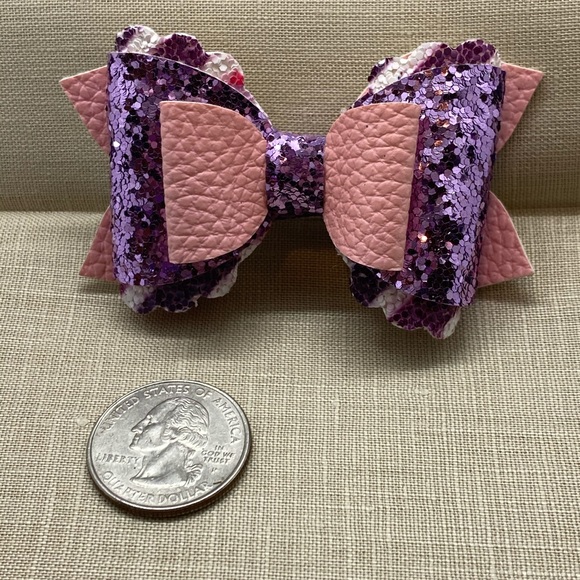 Sassy girls hair bow - Picture 2 of 3